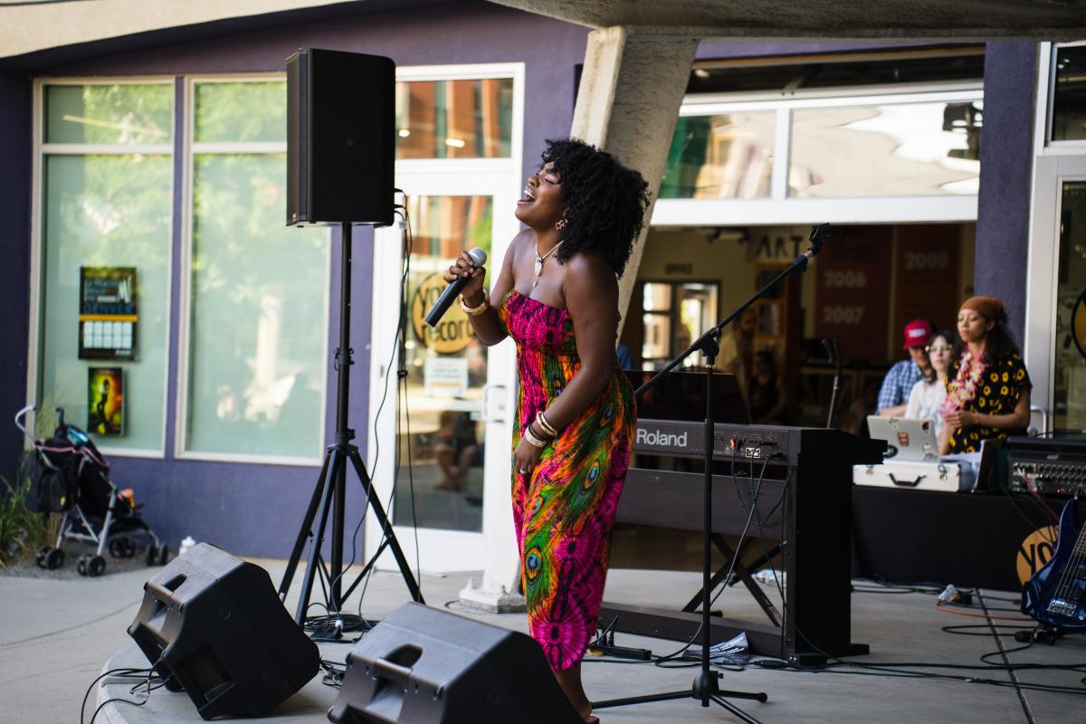 Yasmine sings on stage