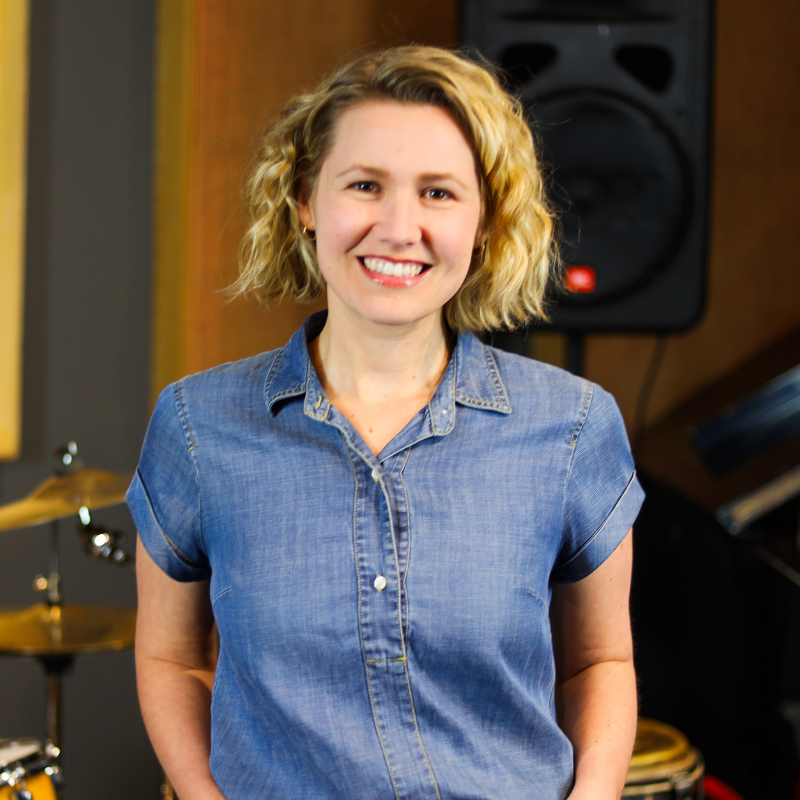 Katie Bates headshot